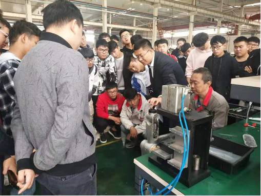 ����C���˰��չ��S�֟��[��һ��