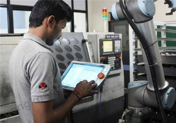 優傲機器人改變無論大小!