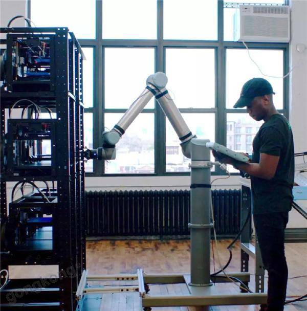 優傲機器人改變無論大小!