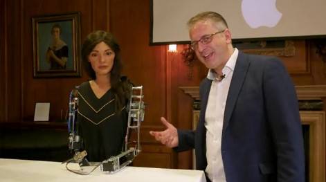 機(jī)器人也會(huì)創(chuàng)造 牛津大學(xué)舉辦機(jī)器人藝術(shù)作品展